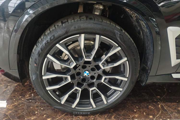 Used BMW X5 2023 xDrive 40Li M Sport Package Exterior 4