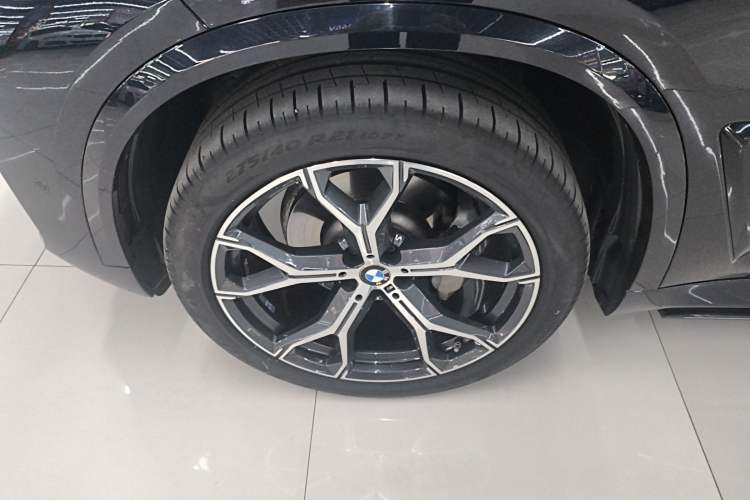 Used BMW X5 2023 xDrive 30Li Luxury M Sport Night Edition Package Exterior 4