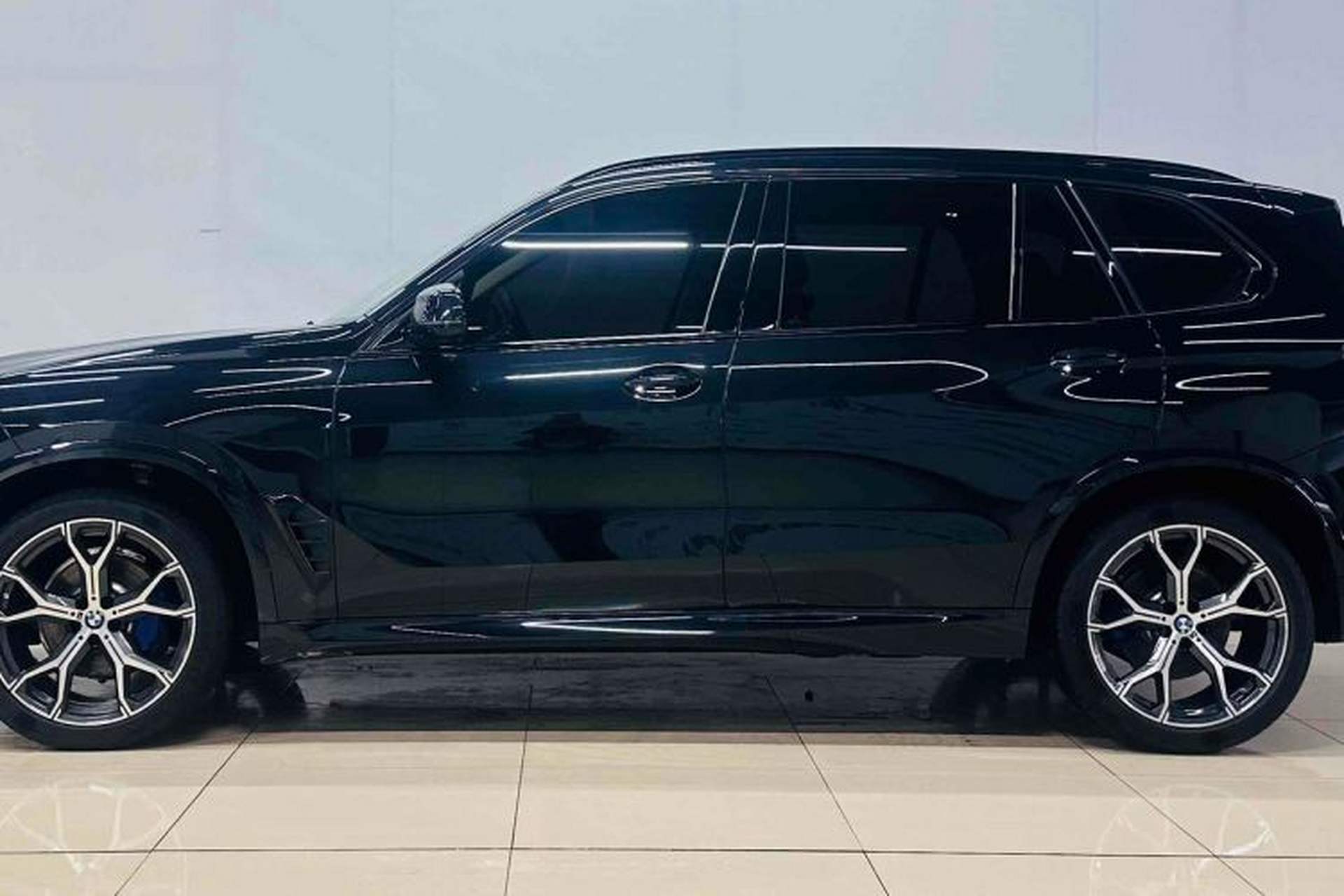 Used BMW X5 2023 xDrive 30Li Luxury M Sport Night Edition Package Exterior 4