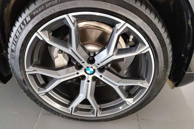 Used BMW X5 2023 xDrive 30Li Luxury M Sport Night Edition Package Exterior 4