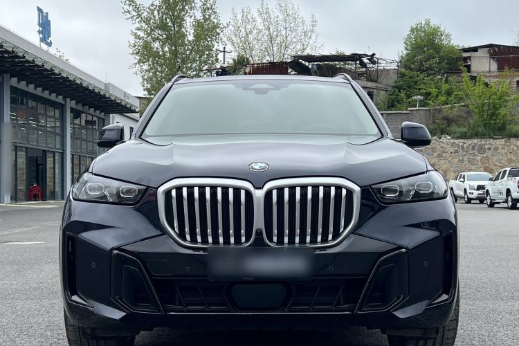 Used BMW X5 2023 xDrive 30Li Luxury M Sport Night Edition Package Exterior 4
