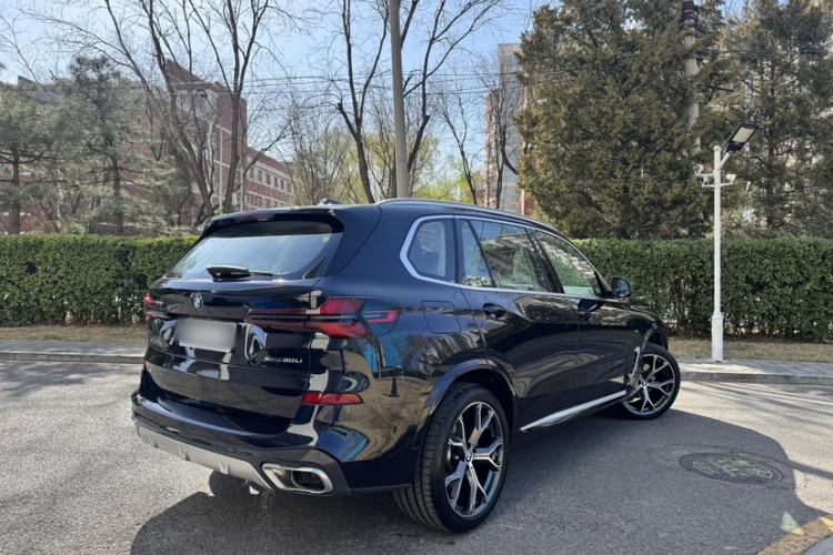 Used BMW X5 2023 xDrive 30Li Luxury M Sport Package Exterior 4