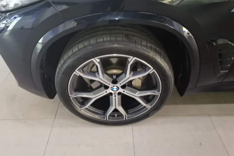 Used BMW X5 2023 xDrive 30Li Luxury M Sport Night Edition Package Exterior 4