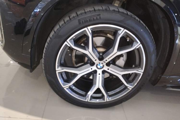 Used BMW X5 2023 xDrive 30Li Luxury M Sport Night Edition Package Exterior 4