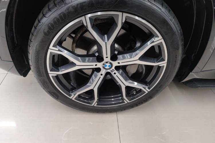Used BMW X5 2023 xDrive 30Li Luxury M Sport Night Edition Package Exterior 4