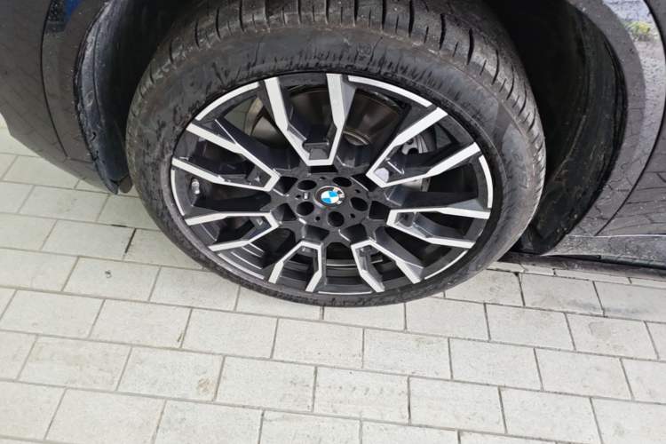 Used BMW X5 2023 xDrive 40Li M Sport Night Edition Package Exterior 4