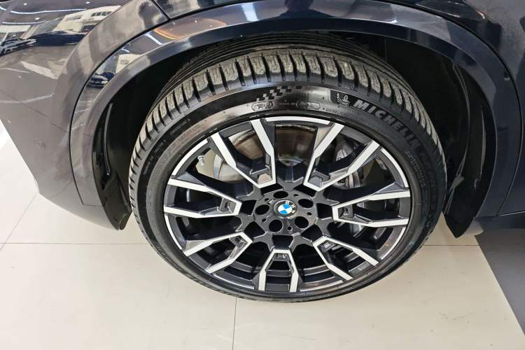 Used BMW X5 2023 xDrive 40Li M Sport Night Edition Package Exterior 4