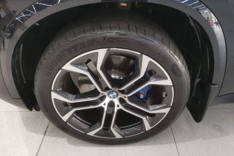 Used BMW X5 2023 xDrive 40Li Luxury Edition M Sport Night Vision Package Exterior 4