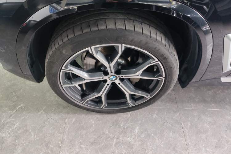 Used BMW X5 2023 xDrive 30Li Luxury M Sport Package Exterior 4