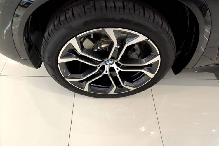 Used BMW X5 2023 xDrive 30Li Luxury M Sport Night Edition Package Exterior 4
