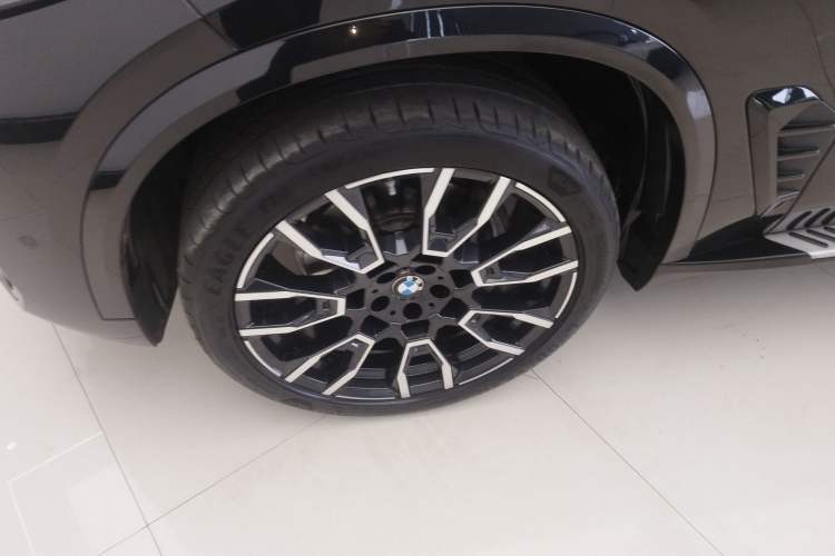 Used BMW X5 2023 xDrive 40Li M Sport Night Edition Package Exterior 4