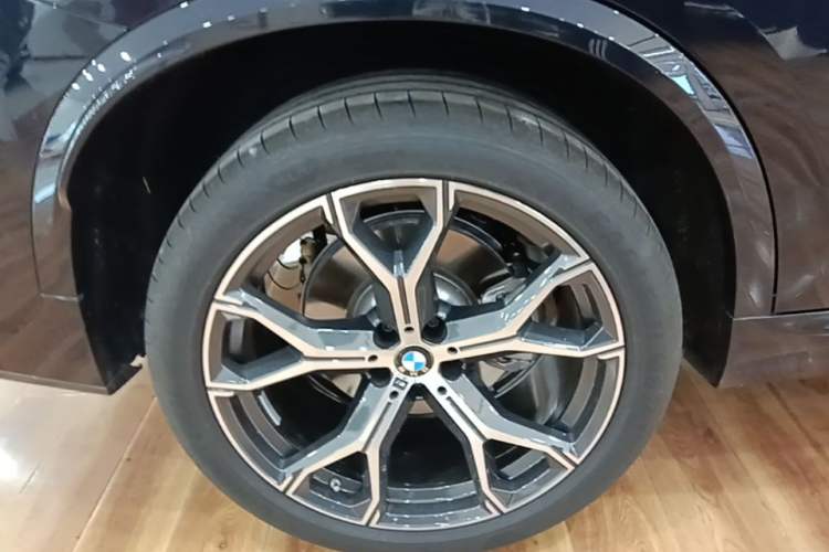 Used BMW X5 2023 xDrive 30Li Luxury M Sport Night Edition Package Exterior 5