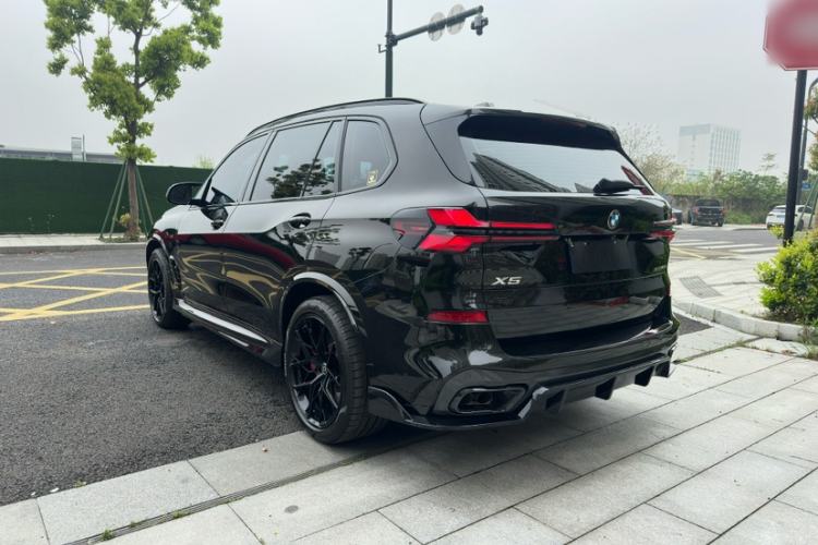 Used BMW X5 2023 xDrive 40Li M Sport Package Exterior 5