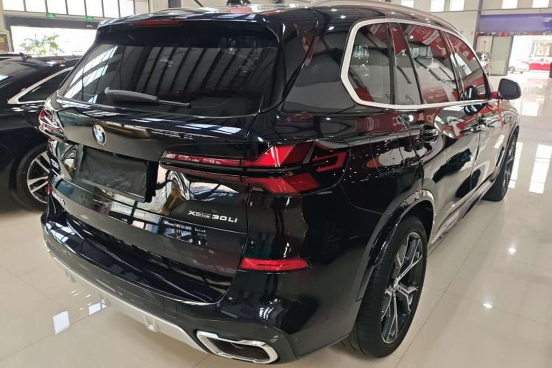 Used BMW X5 2023 xDrive 30Li Luxury M Sport Package Exterior 5