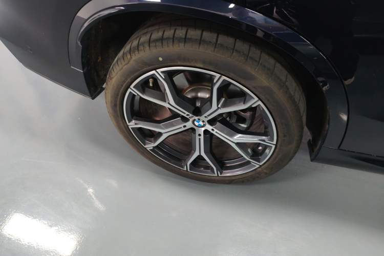 Used BMW X5 2023 xDrive 30Li Luxury M Sport Night Edition Package Exterior 5