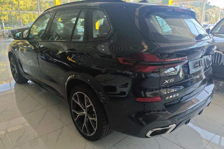 Used BMW X5 2023 xDrive 30Li Luxury M Sport Night Edition Package Exterior 5