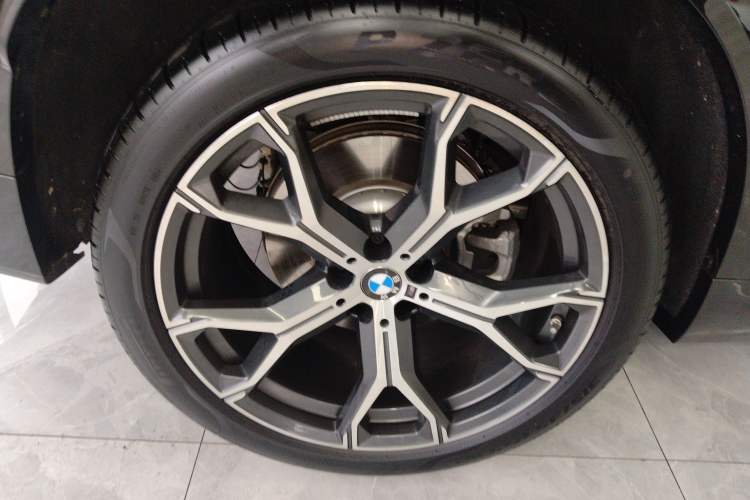 Used BMW X5 2023 xDrive 30Li Luxury M Sport Night Edition Package Exterior 5