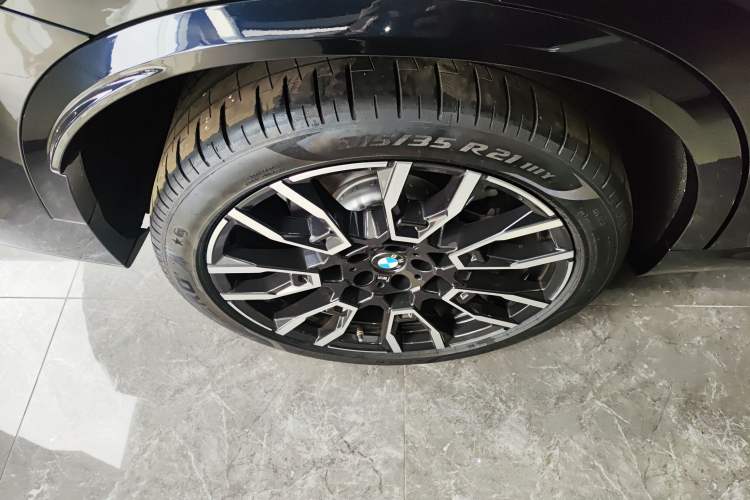 Used BMW X5 2023 xDrive 40Li M Sport Night Edition Package Exterior 5