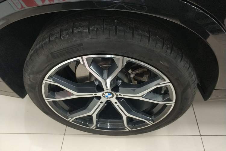 Used BMW X5 2023 xDrive 30Li Luxury M Sport Package Exterior 5