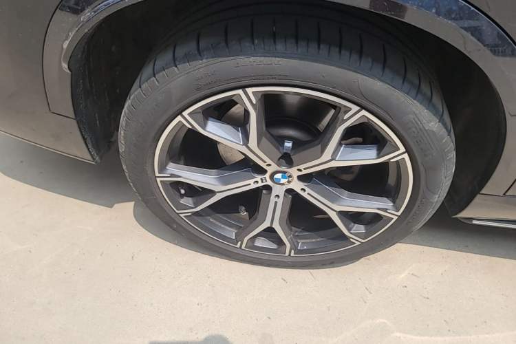 Used BMW X5 2023 xDrive 30Li Luxury M Sport Night Edition Package Exterior 5