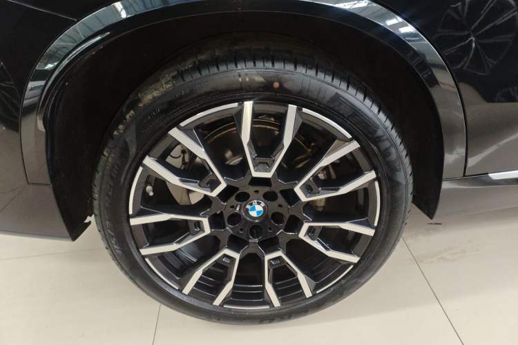 Used BMW X5 2023 xDrive 40Li M Sport Package Exterior 5