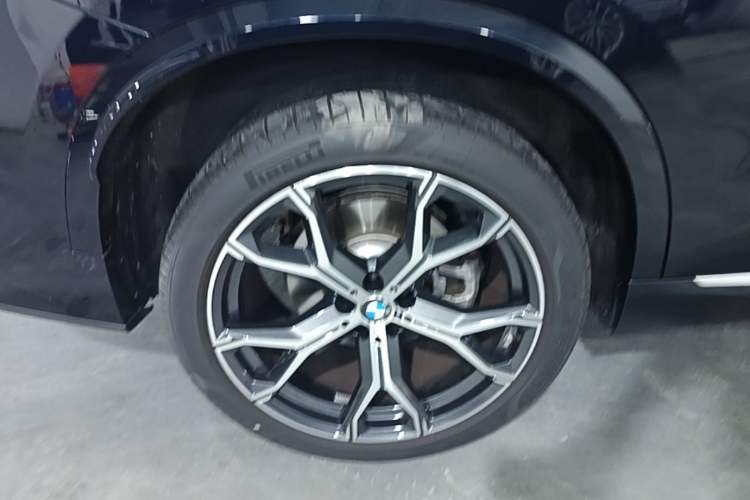 Used BMW X5 2023 xDrive 30Li Luxury M Sport Package Exterior 5
