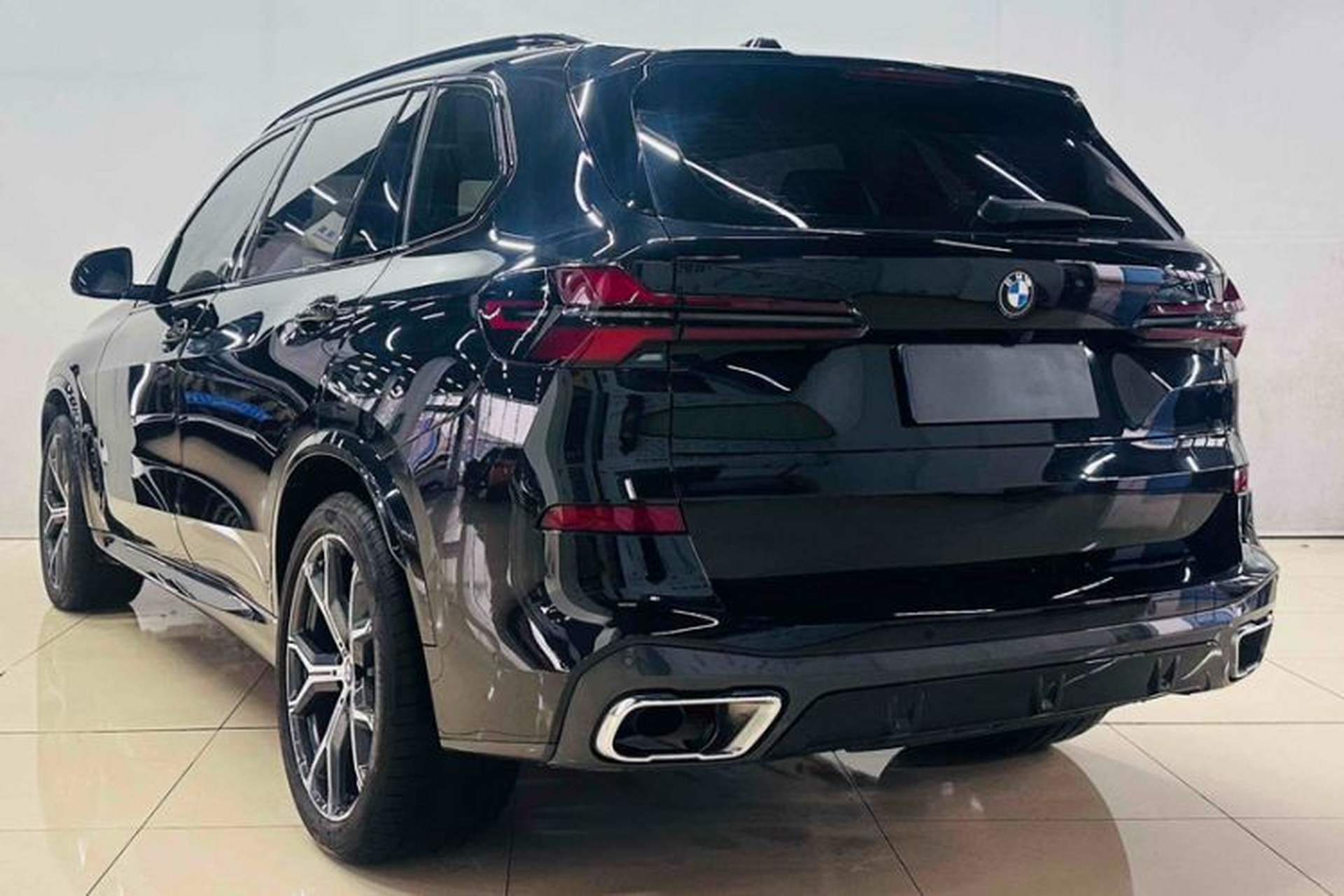 Used BMW X5 2023 xDrive 30Li Luxury M Sport Night Edition Package Exterior 5