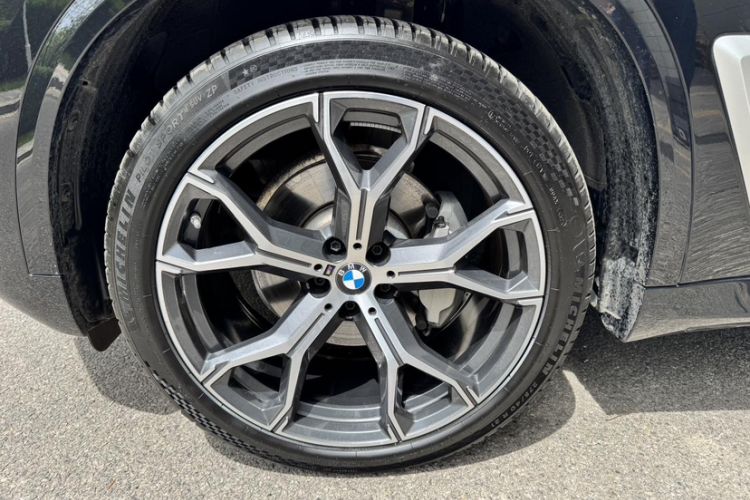 Used BMW X5 2023 xDrive 30Li Luxury M Sport Package Exterior 5