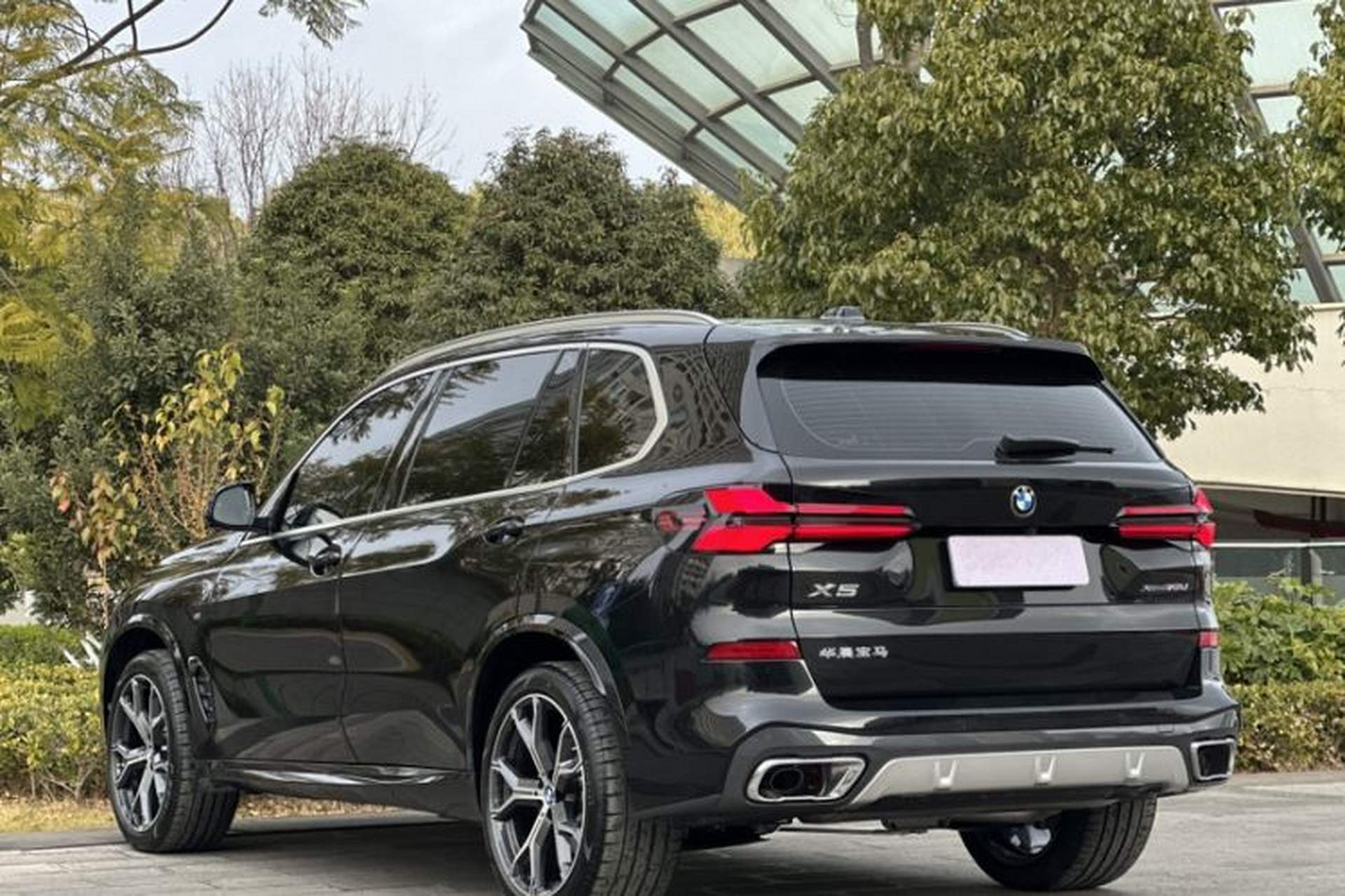Used BMW X5 2023 xDrive 30Li Luxury M Sport Package Exterior 5