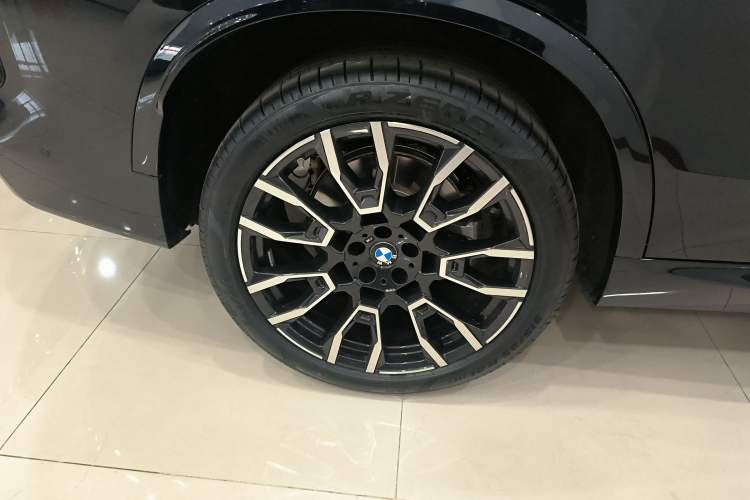 Used BMW X5 2023 xDrive 40Li M Sport Night Edition Package Exterior 5