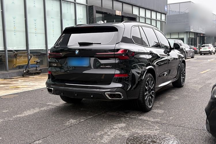 Used BMW X5 2023 xDrive 40Li M Sport Night Edition Package Exterior 5