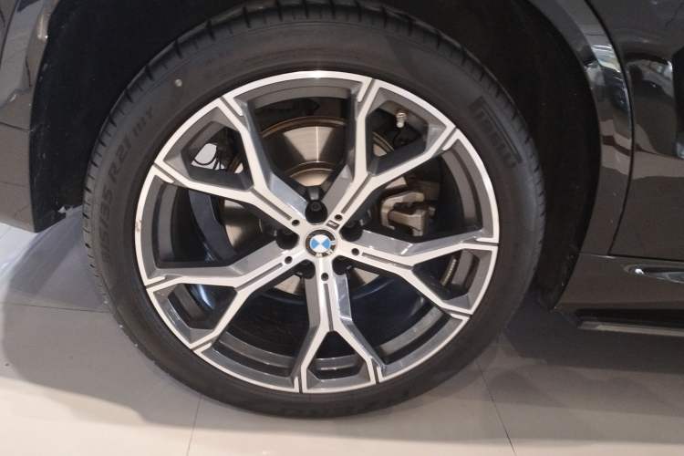 Used BMW X5 2023 xDrive 30Li Luxury M Sport Night Edition Package Exterior 5
