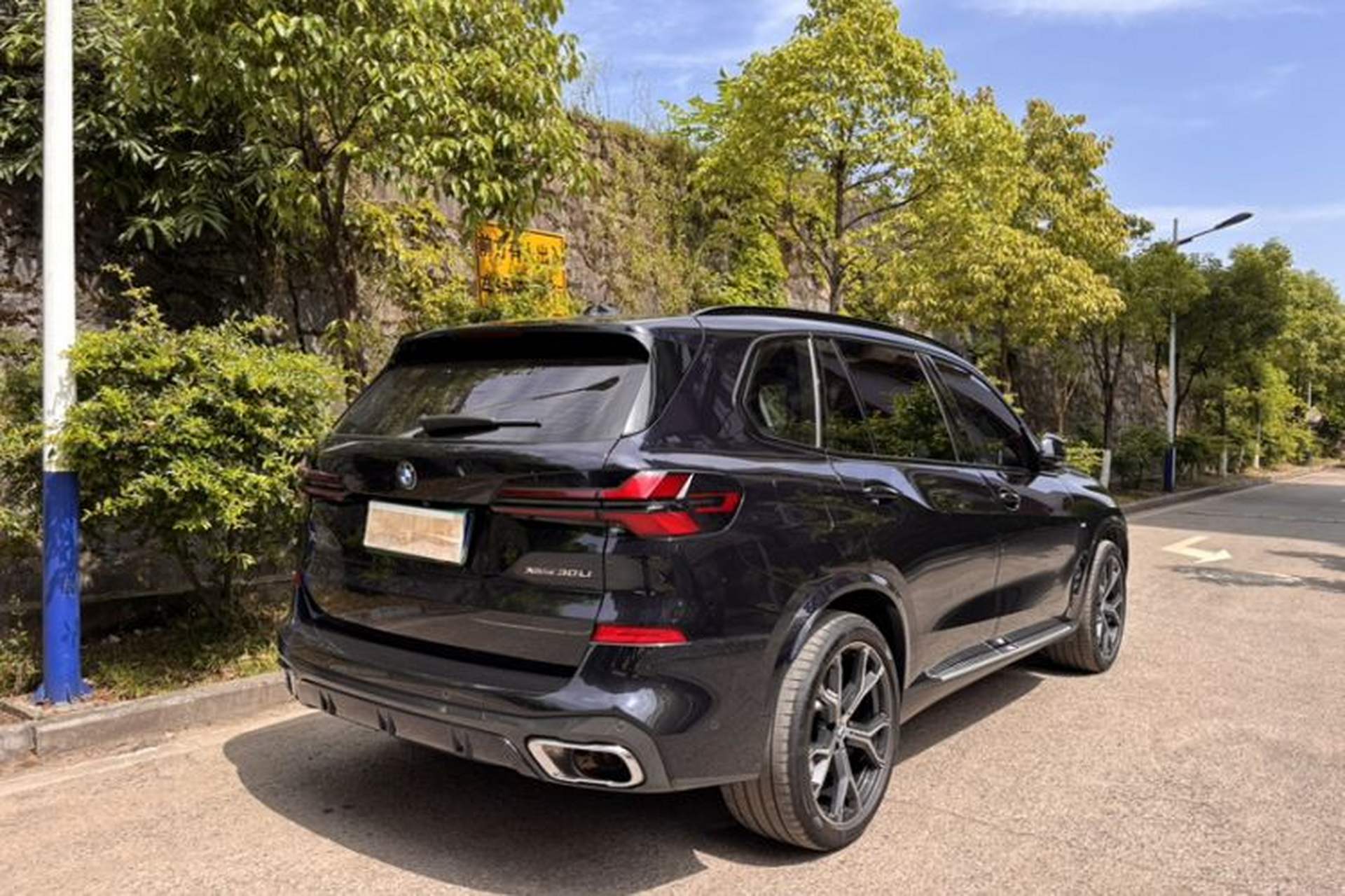 Used BMW X5 2023 xDrive 30Li Luxury M Sport Night Edition Package Exterior 5