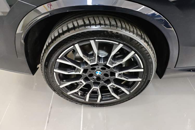 Used BMW X5 2023 xDrive 40Li M Sport Night Edition Package Exterior 5