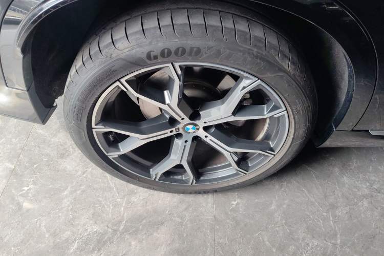 Used BMW X5 2023 xDrive 30Li Luxury M Sport Package Exterior 5
