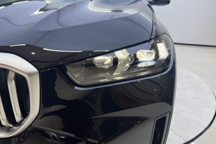 Used BMW X5 2023 xDrive 30Li Luxury M Sport Night Edition Package Exterior 6