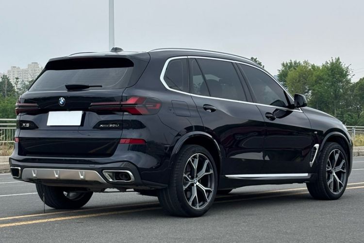 Used BMW X5 2023 xDrive 30Li Luxury M Sport Package Exterior 6