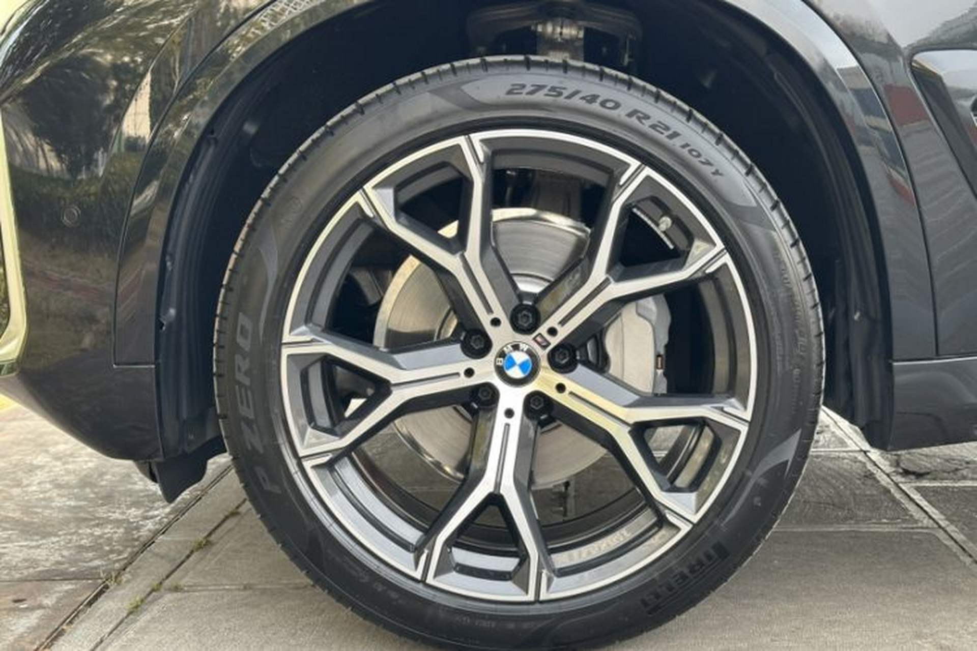 Used BMW X5 2023 xDrive 30Li Luxury M Sport Package Exterior 6