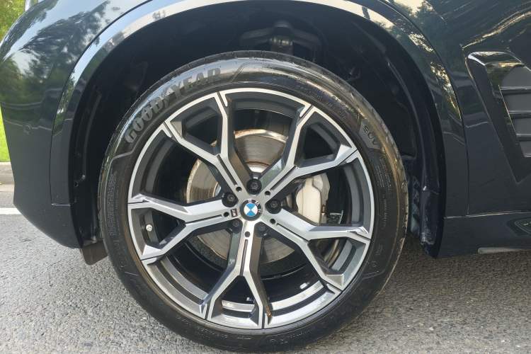 Used BMW X5 2023 xDrive 30Li Luxury M Sport Night Edition Package Exterior 6
