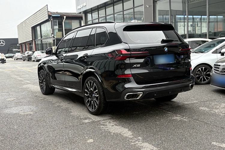 Used BMW X5 2023 xDrive 40Li M Sport Night Edition Package Exterior 6