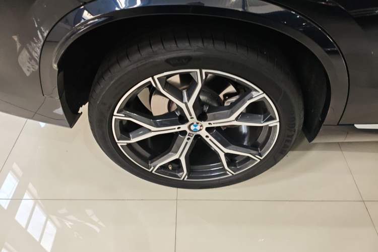 Used BMW X5 2023 xDrive 30Li Luxury M Sport Package Exterior 8