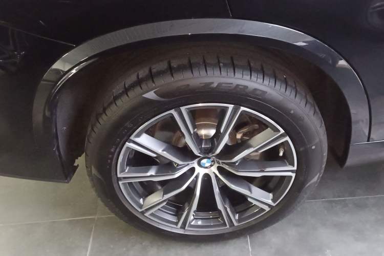 Used BMW X5 2023 xDrive 30Li M Sport Package Exterior 8