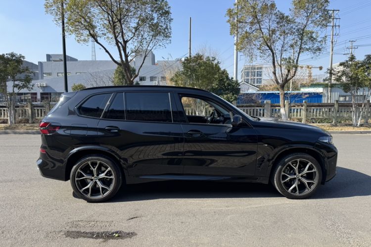 Used BMW X5 2023 xDrive 30Li Luxury M Sport Night Edition Package Exterior 8