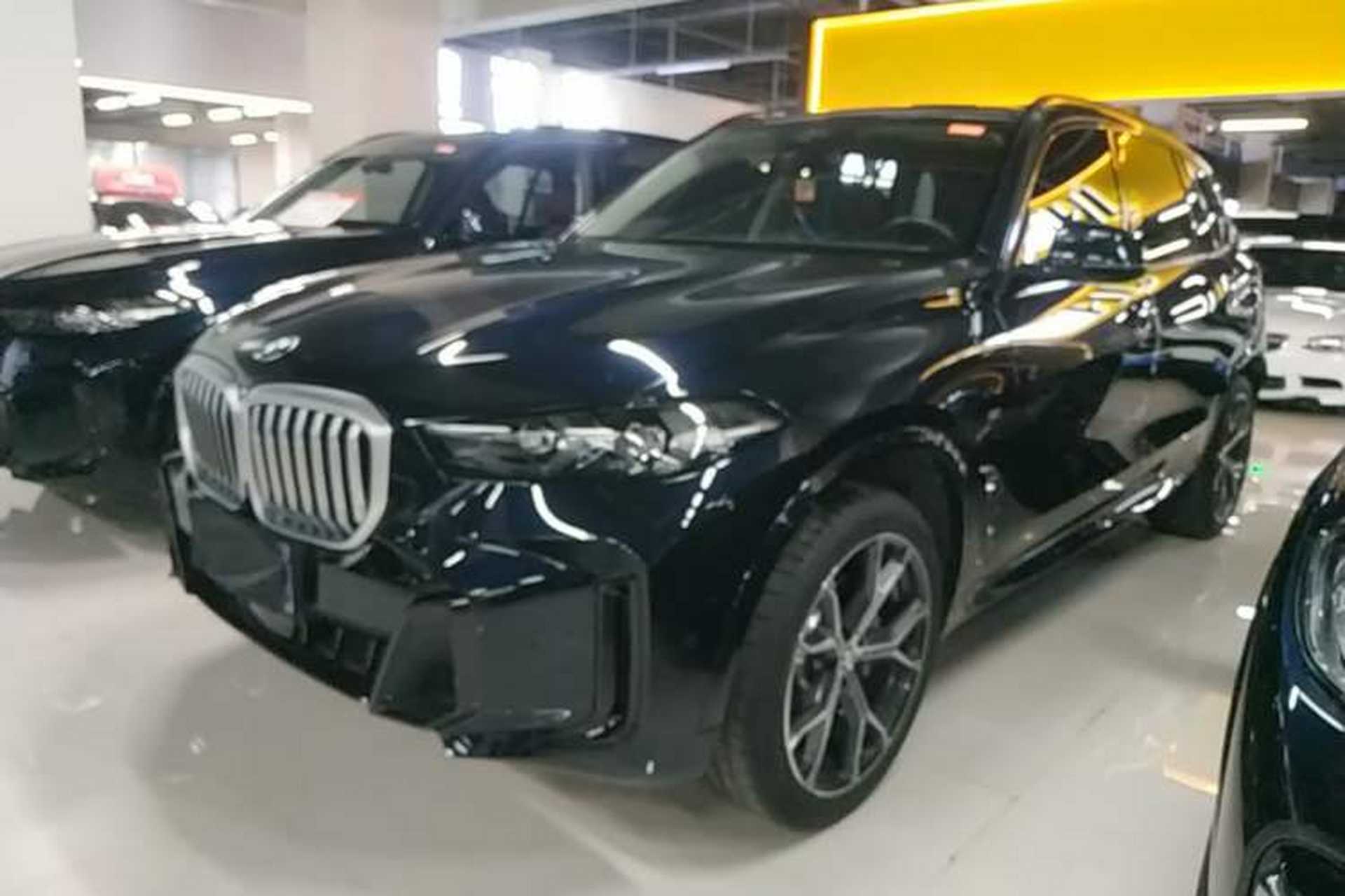 Used BMW X5 2023 xDrive 30Li Luxury M Sport Night Edition Package Front Left 45 Deg