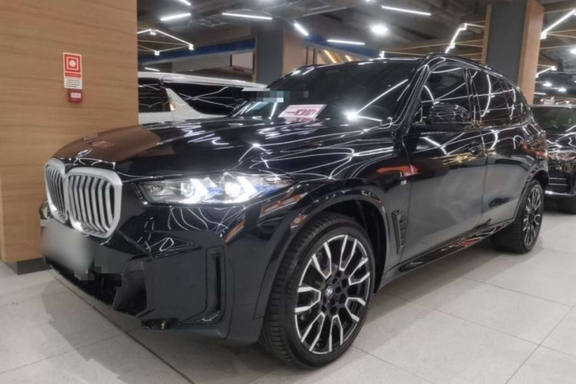 Used BMW X5 2023 xDrive 40Li M Sport Night Edition Package Front Left 45 Deg