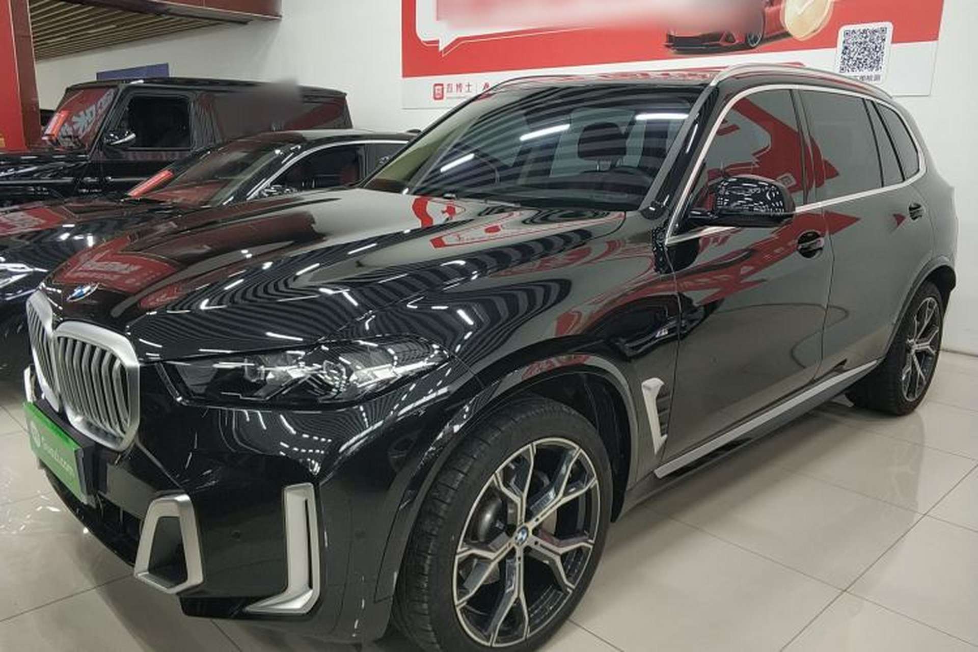 Used BMW X5 2023 xDrive 30Li Luxury M Sport Package Front Left 45 Deg