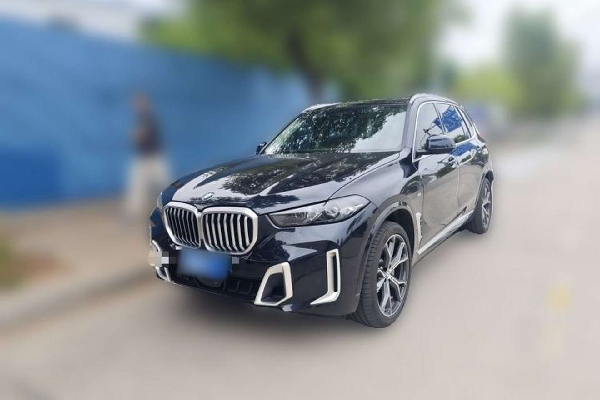 Used BMW X5 2023 xDrive 30Li Luxury M Sport Package Front Left 45 Deg