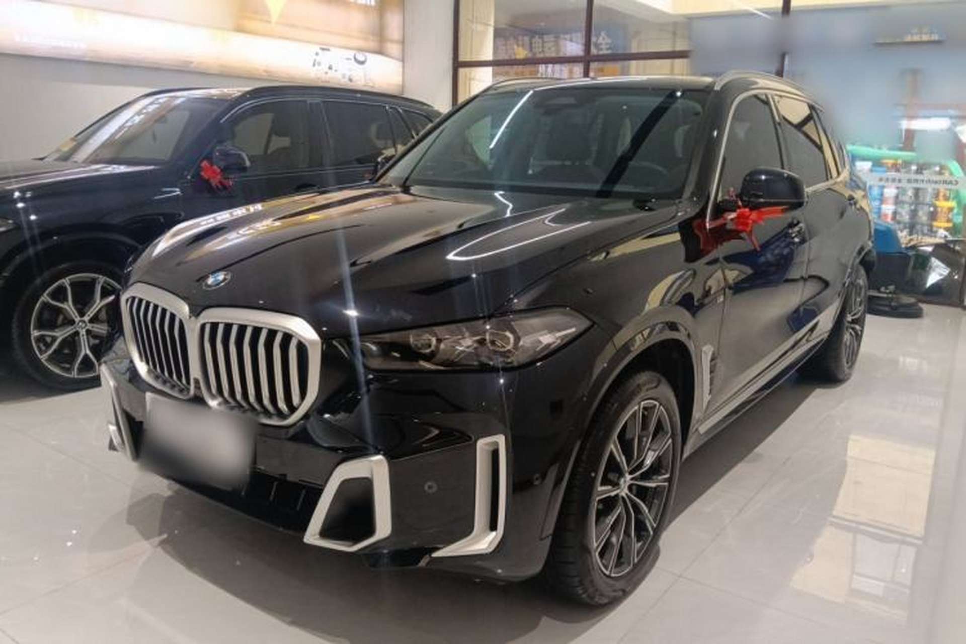 Used BMW X5 2023 xDrive 30Li M Sport Package Front Left 45 Deg