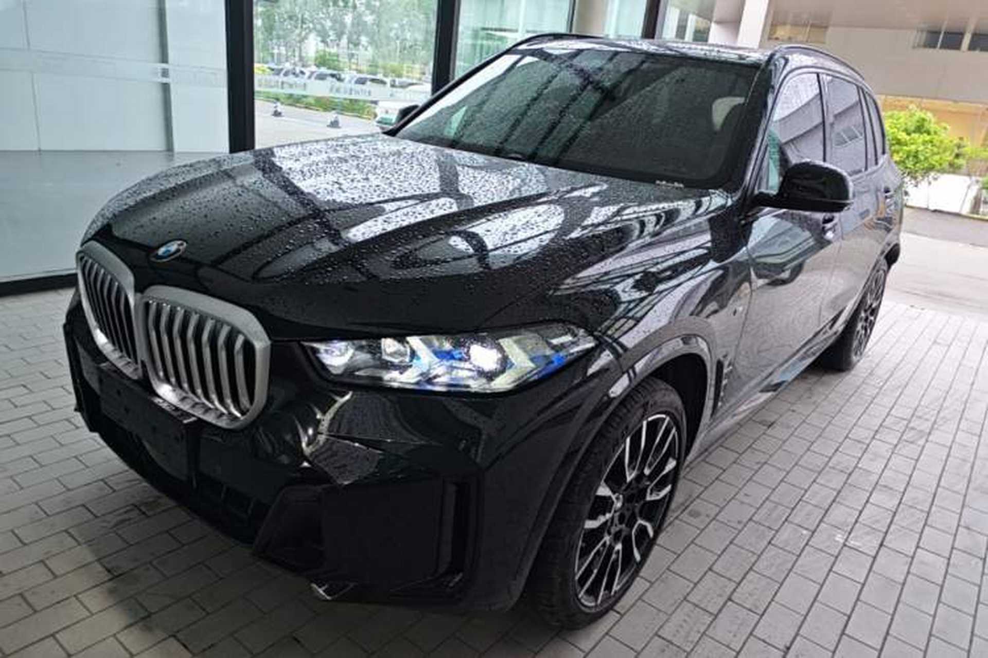 Used BMW X5 2023 xDrive 40Li M Sport Night Edition Package Front Left 45 Deg