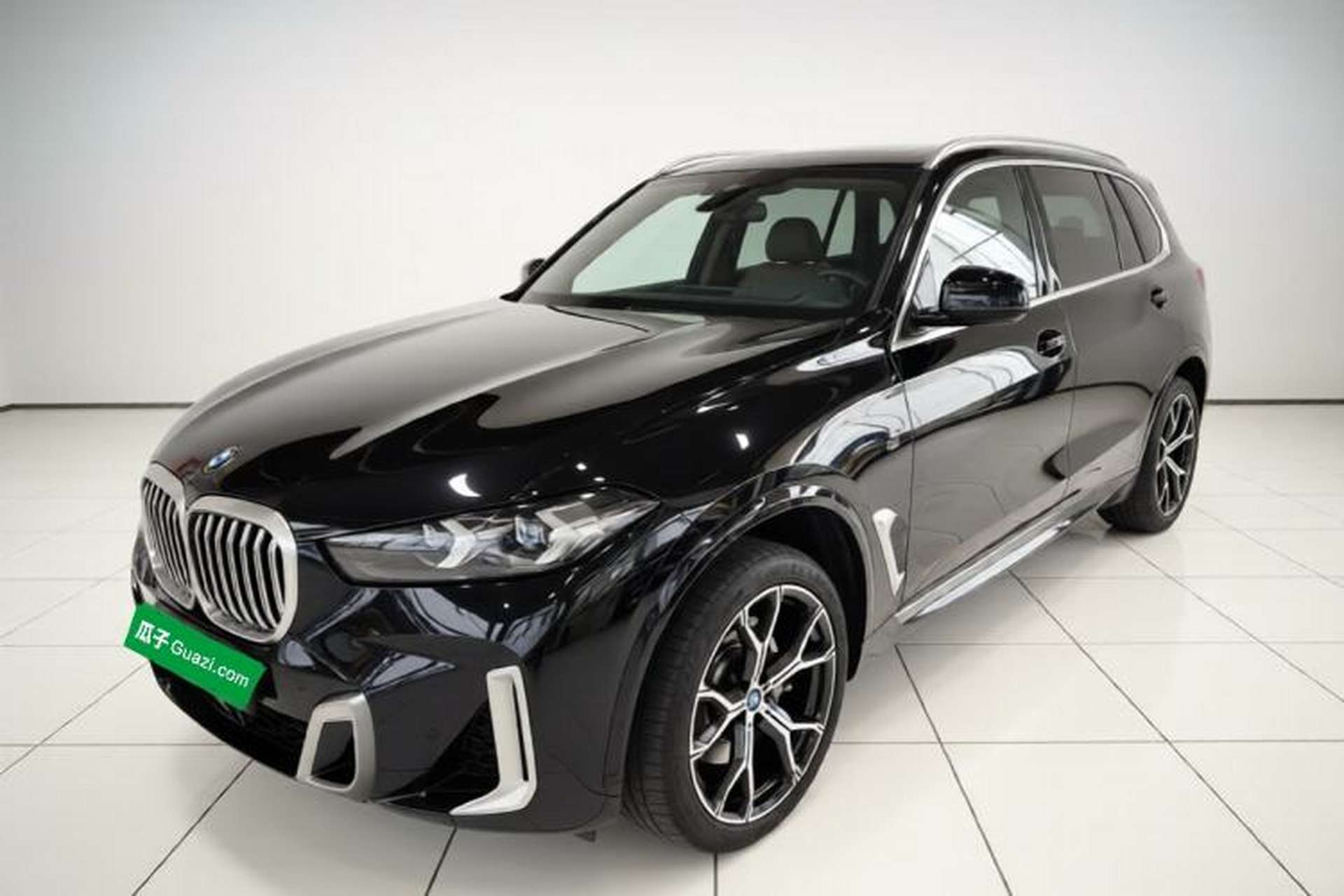 Used BMW X5 2023 xDrive 30Li Luxury M Sport Package Front Left 45 Deg